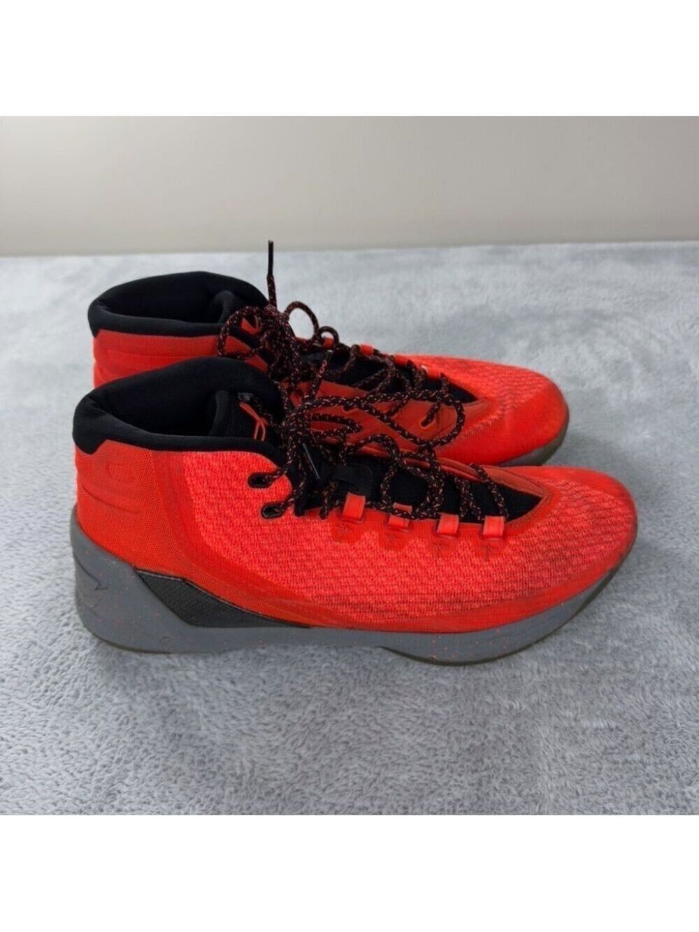 Under Armour Men’s Size 13 US/12 UK/47.5 EU Curry 3 Bolt Orange 1269279-810